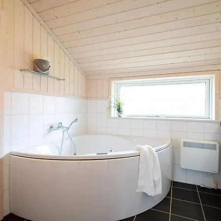Retreat Near Fehmarnsund Bridge בית נופש *